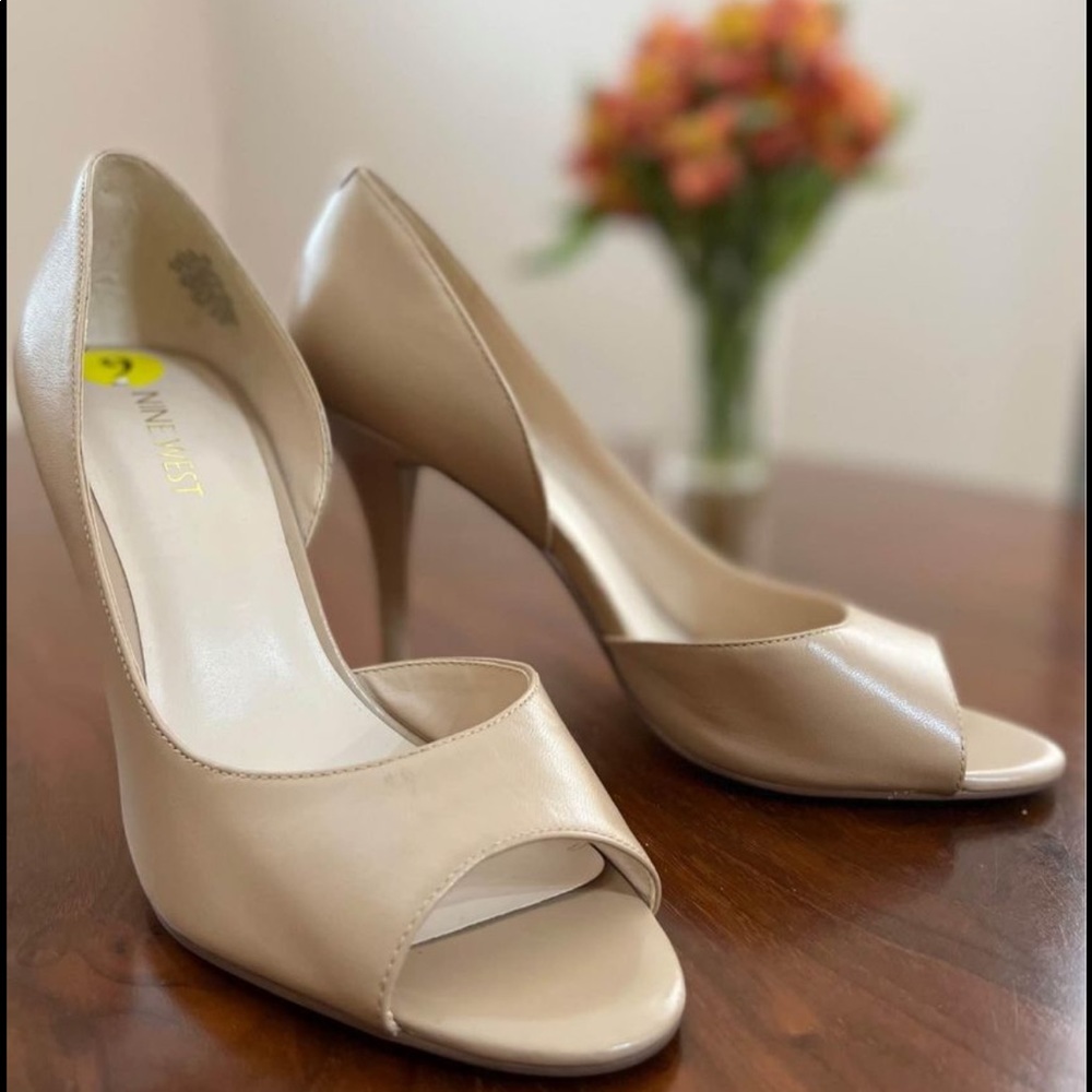 Nine West Dorey Peep toe nude heels
